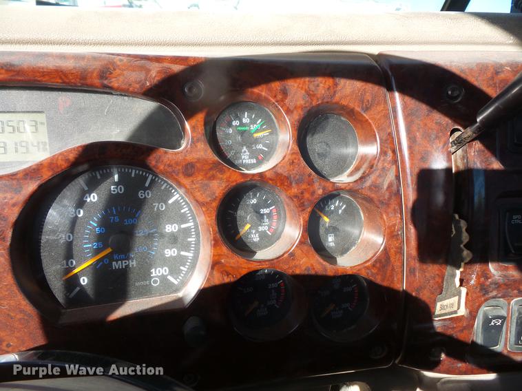 image for item DB8085 2001 Mack CH613 semi truck