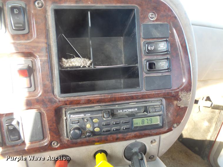 image for item DB8085 2001 Mack CH613 semi truck