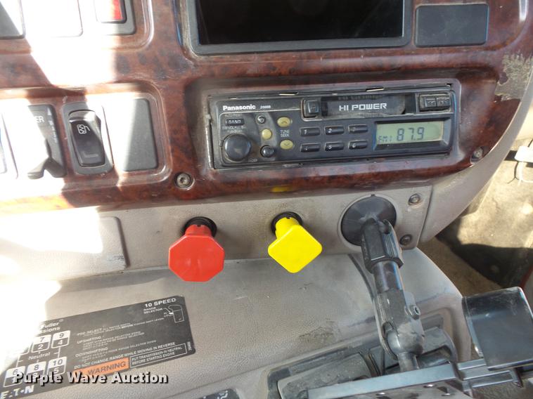 image for item DB8085 2001 Mack CH613 semi truck