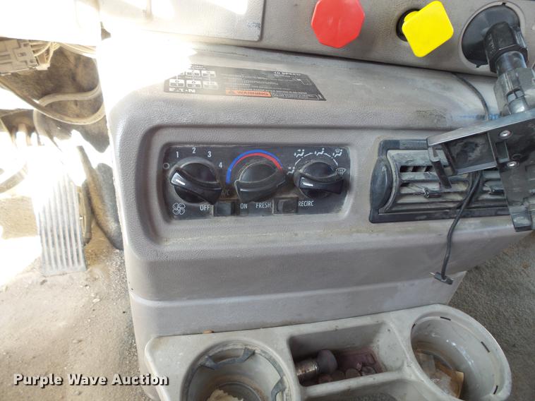 image for item DB8085 2001 Mack CH613 semi truck