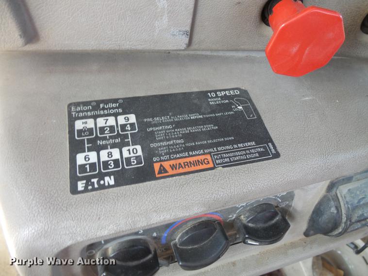 image for item DB8085 2001 Mack CH613 semi truck