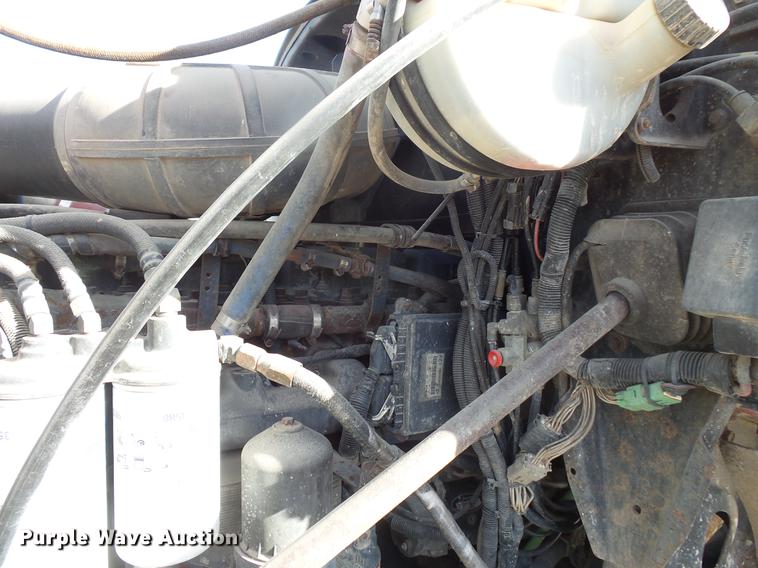 image for item DB8085 2001 Mack CH613 semi truck