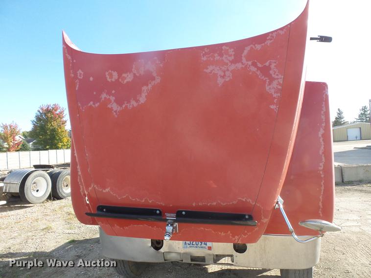 image for item DB8085 2001 Mack CH613 semi truck