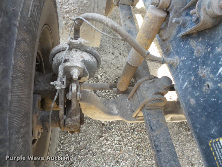 image for item DB8085 2001 Mack CH613 semi truck