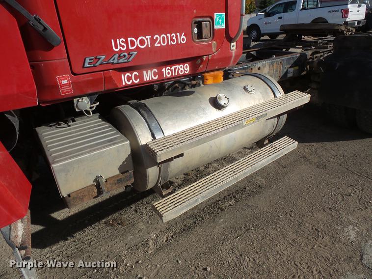 image for item DB8085 2001 Mack CH613 semi truck