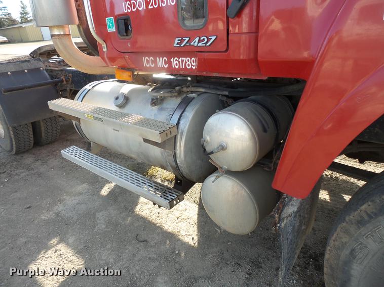 image for item DB8085 2001 Mack CH613 semi truck