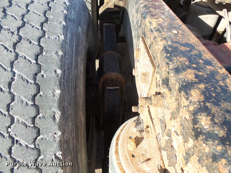 image for item DB8085 2001 Mack CH613 semi truck