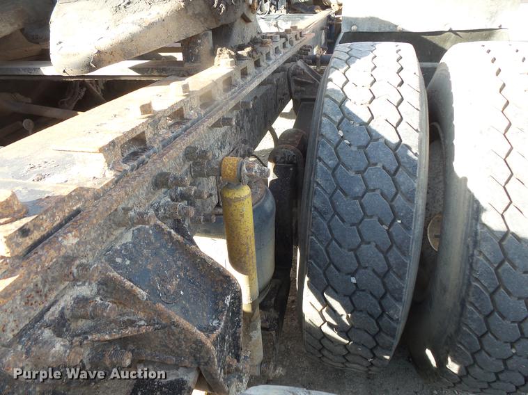 image for item DB8085 2001 Mack CH613 semi truck