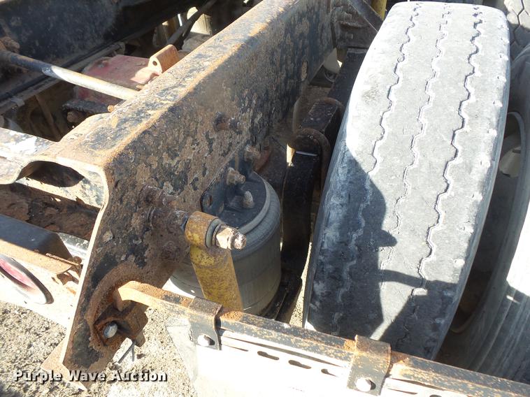 image for item DB8085 2001 Mack CH613 semi truck