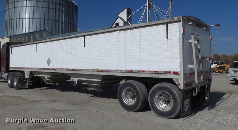 image for item DB9940 2005 Wilson DWH-500 double hopper grain trailer