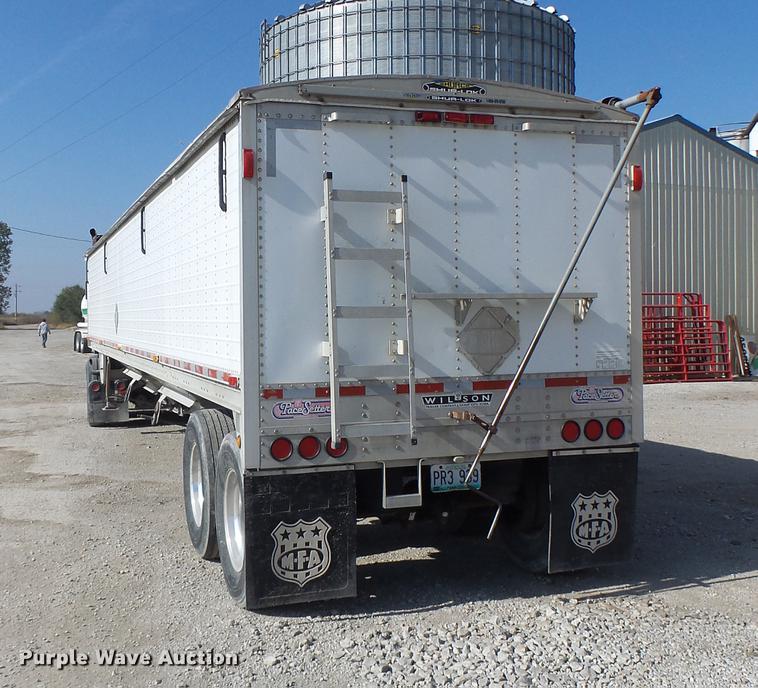 image for item DB9940 2005 Wilson DWH-500 double hopper grain trailer