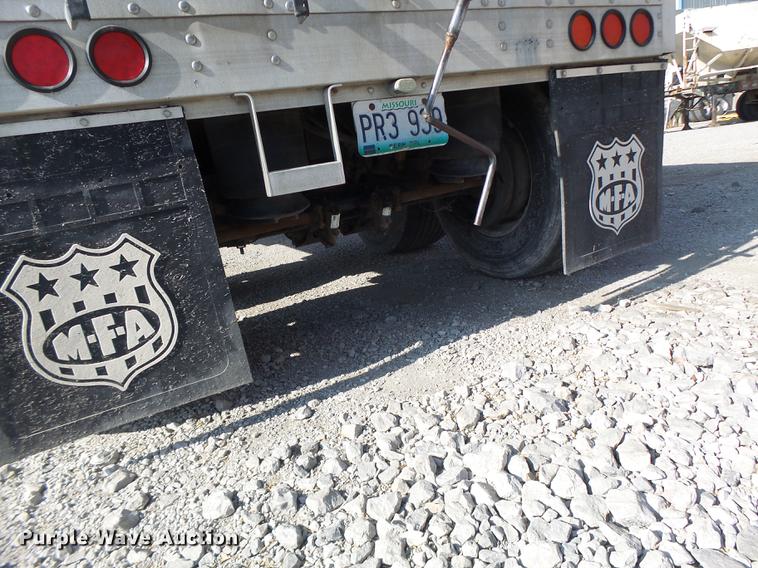 image for item DB9940 2005 Wilson DWH-500 double hopper grain trailer