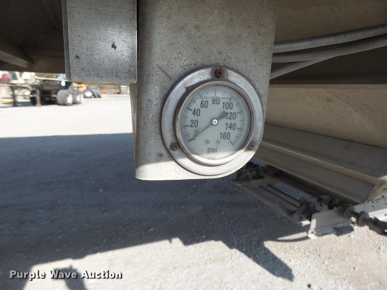 image for item DB9940 2005 Wilson DWH-500 double hopper grain trailer