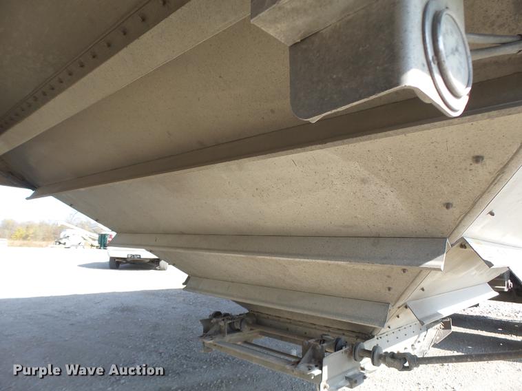 image for item DB9940 2005 Wilson DWH-500 double hopper grain trailer