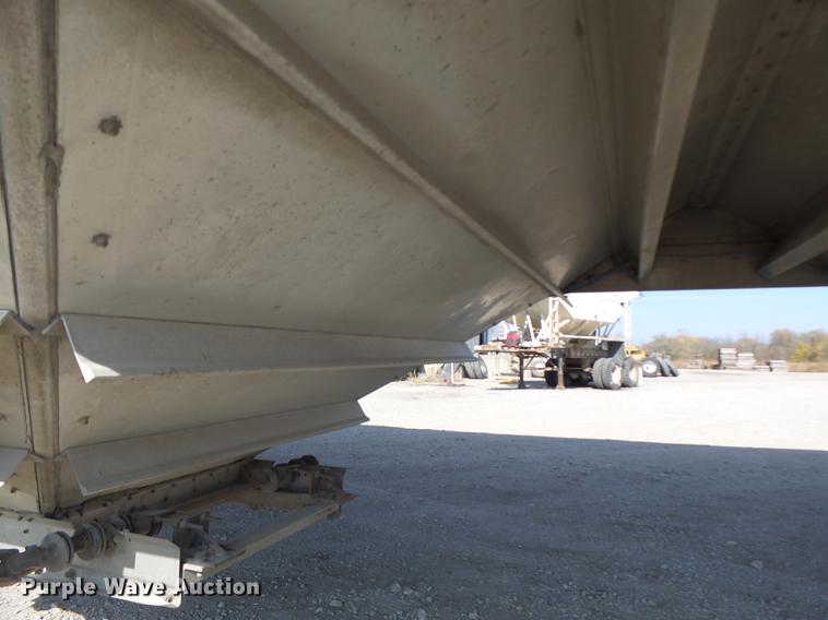 image for item DB9940 2005 Wilson DWH-500 double hopper grain trailer