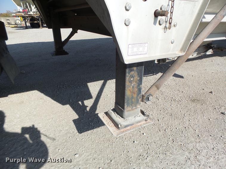 image for item DB9940 2005 Wilson DWH-500 double hopper grain trailer