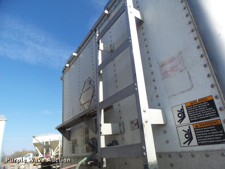 image for item DB9940 2005 Wilson DWH-500 double hopper grain trailer
