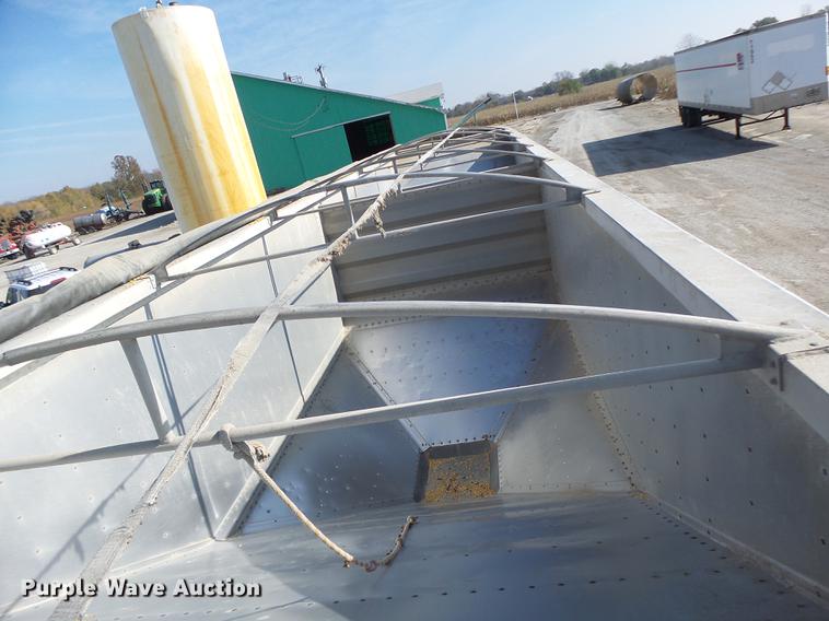 image for item DB9940 2005 Wilson DWH-500 double hopper grain trailer