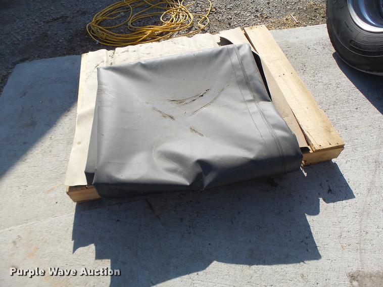 image for item DB9940 2005 Wilson DWH-500 double hopper grain trailer