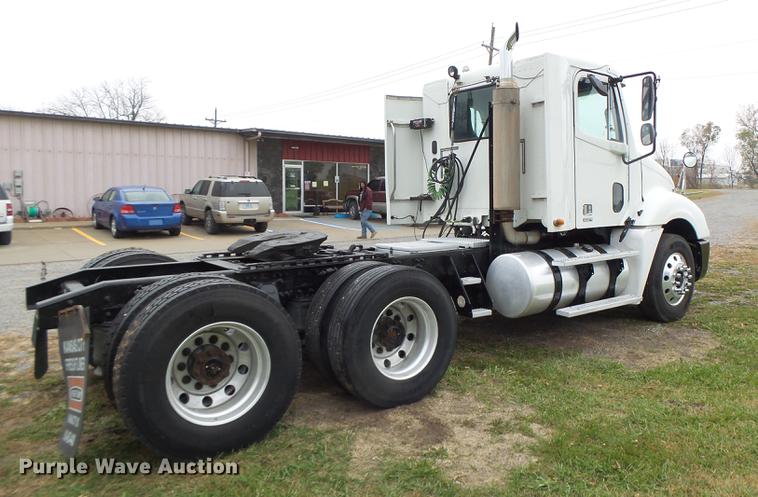 image for item DB9942 2003 Freightliner Columbia semi truck