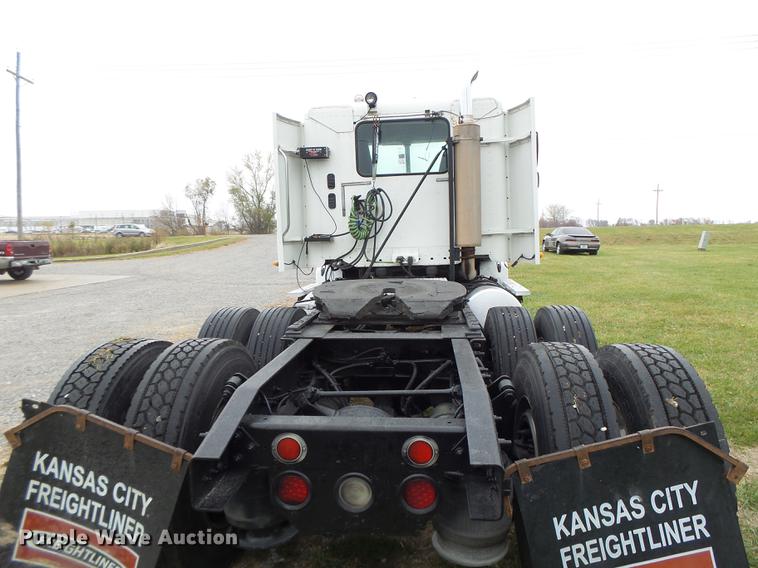 image for item DB9942 2003 Freightliner Columbia semi truck