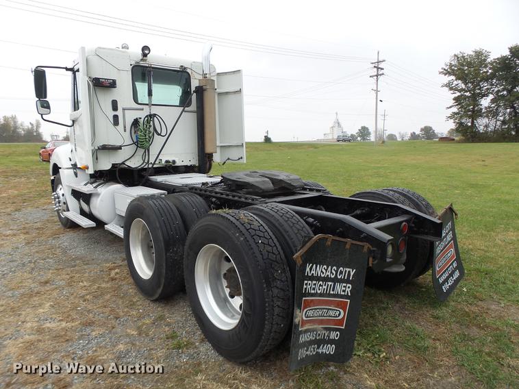 image for item DB9942 2003 Freightliner Columbia semi truck
