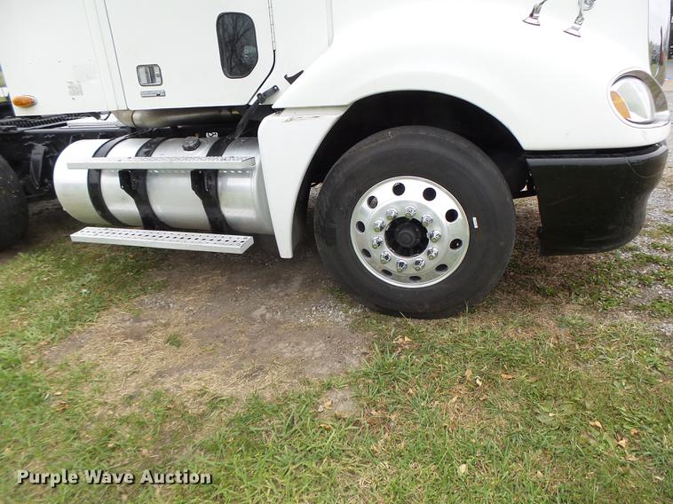 image for item DB9942 2003 Freightliner Columbia semi truck