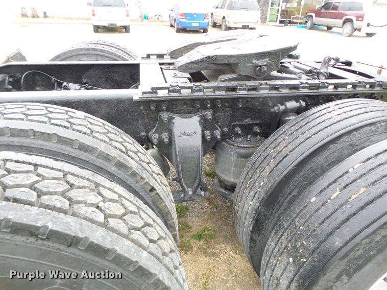 image for item DB9942 2003 Freightliner Columbia semi truck