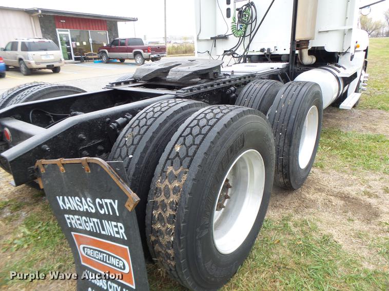 image for item DB9942 2003 Freightliner Columbia semi truck