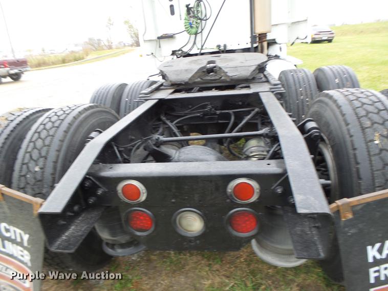 image for item DB9942 2003 Freightliner Columbia semi truck