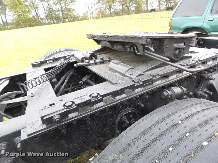 image for item DB9942 2003 Freightliner Columbia semi truck