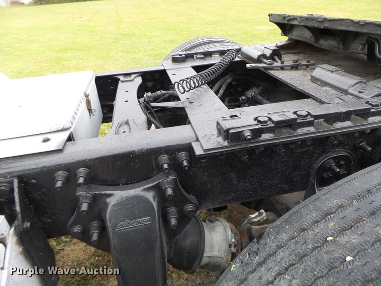 image for item DB9942 2003 Freightliner Columbia semi truck