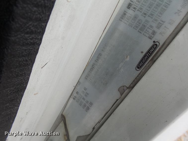 image for item DB9942 2003 Freightliner Columbia semi truck