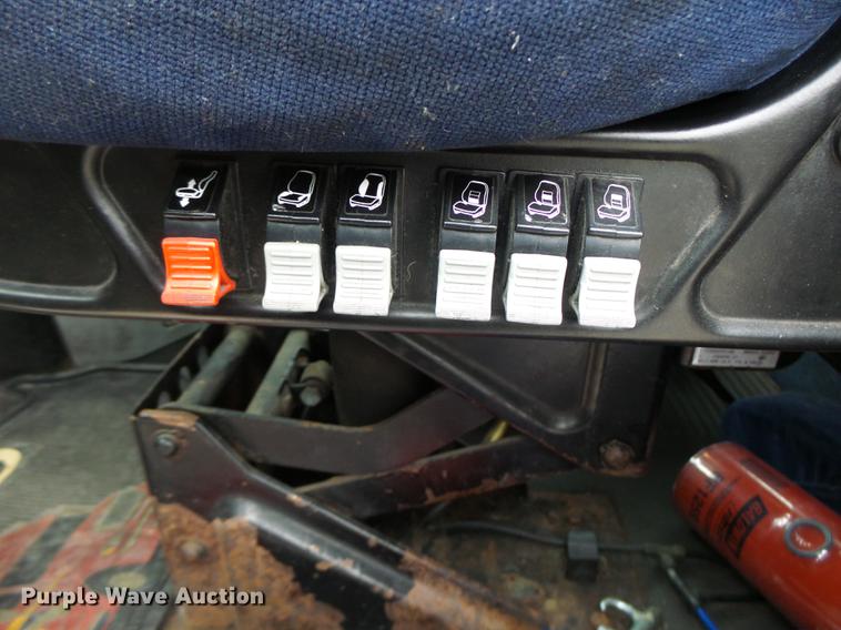 image for item DB9942 2003 Freightliner Columbia semi truck