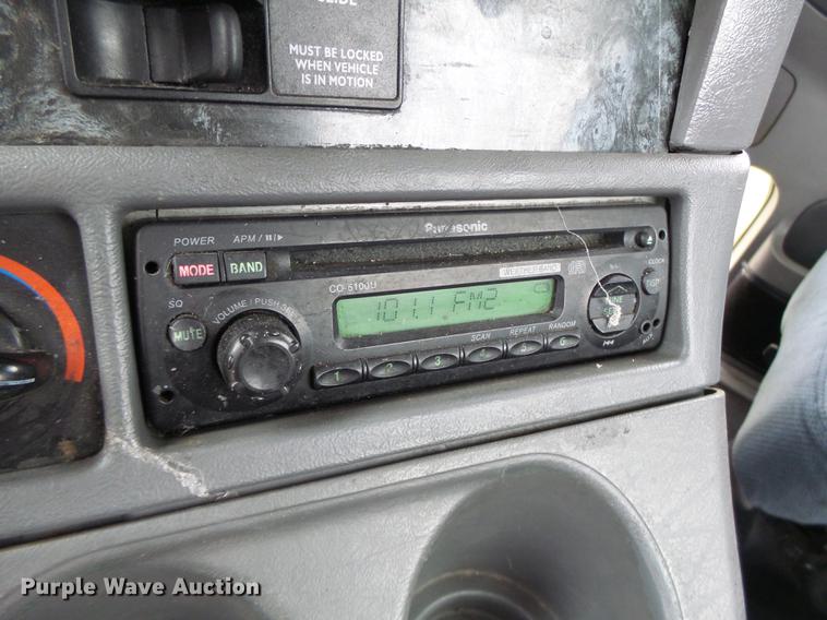 image for item DB9942 2003 Freightliner Columbia semi truck