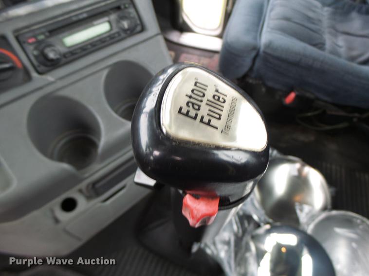 image for item DB9942 2003 Freightliner Columbia semi truck