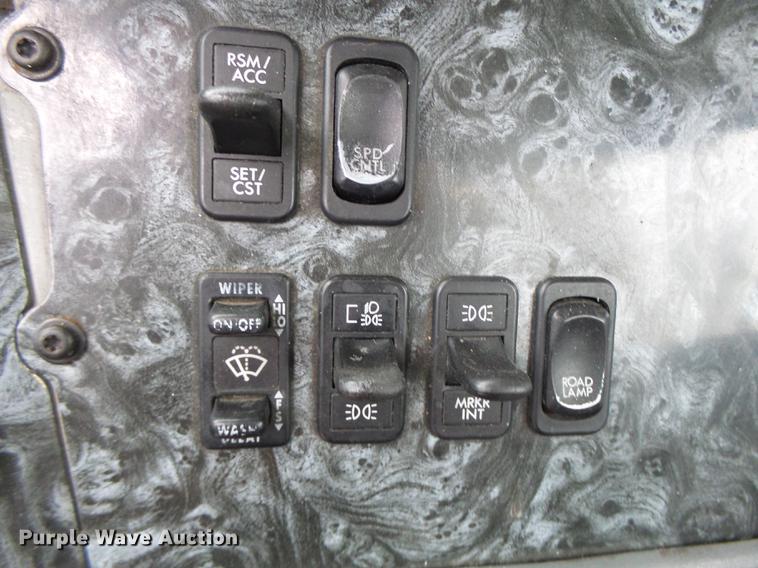 image for item DB9942 2003 Freightliner Columbia semi truck