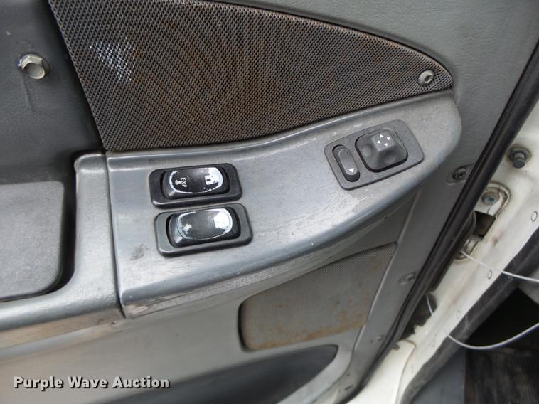 image for item DB9942 2003 Freightliner Columbia semi truck