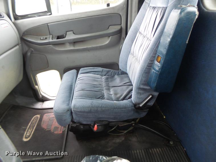 image for item DB9942 2003 Freightliner Columbia semi truck