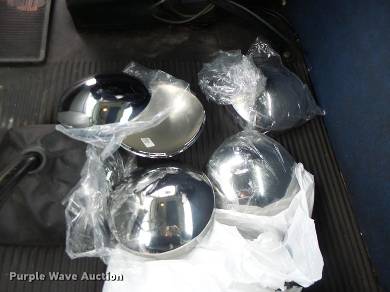 image for item DB9942 2003 Freightliner Columbia semi truck