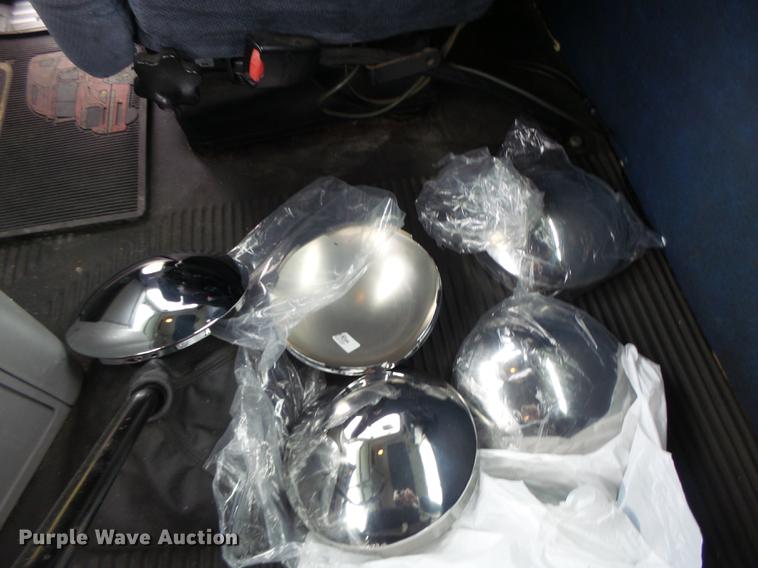 image for item DB9942 2003 Freightliner Columbia semi truck