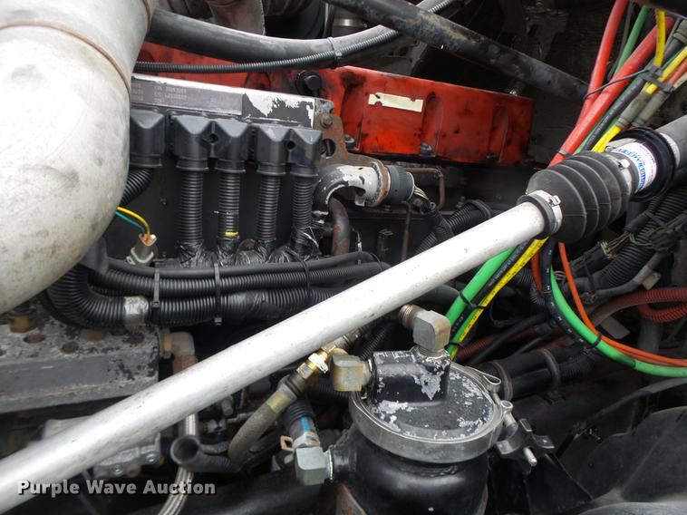 image for item DB9942 2003 Freightliner Columbia semi truck