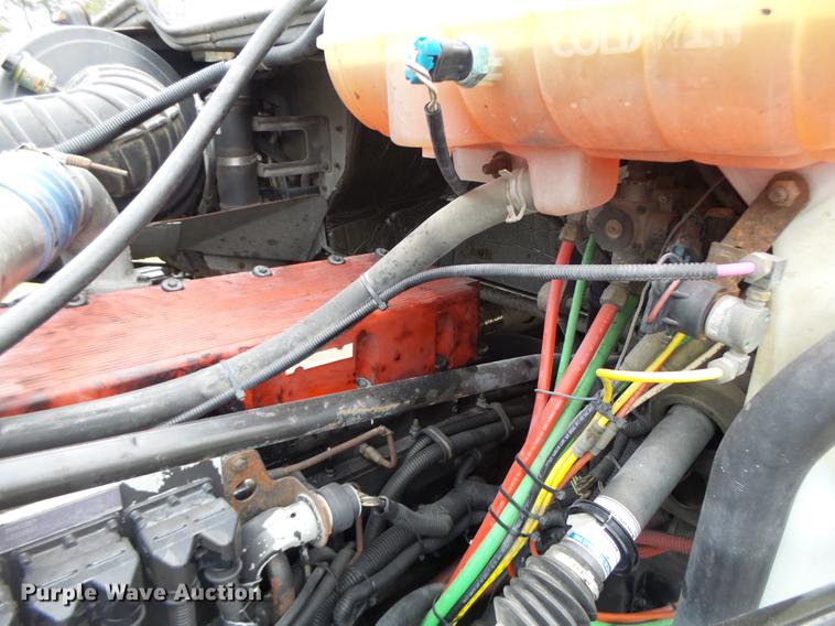 image for item DB9942 2003 Freightliner Columbia semi truck