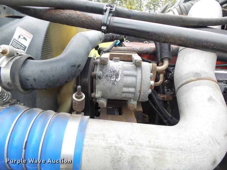 image for item DB9942 2003 Freightliner Columbia semi truck