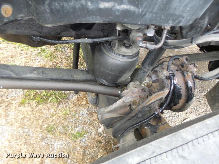 image for item DB9942 2003 Freightliner Columbia semi truck