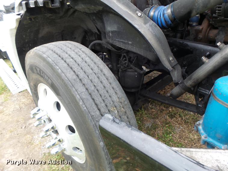 image for item DB9942 2003 Freightliner Columbia semi truck