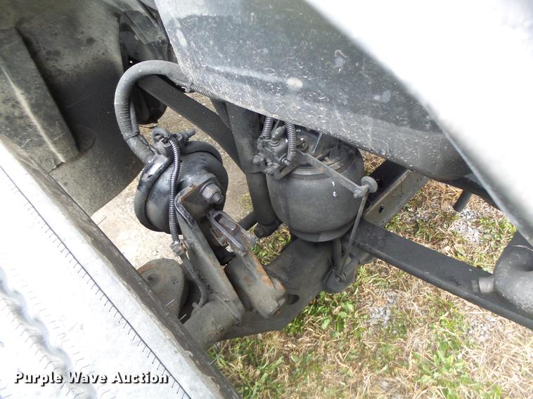 image for item DB9942 2003 Freightliner Columbia semi truck