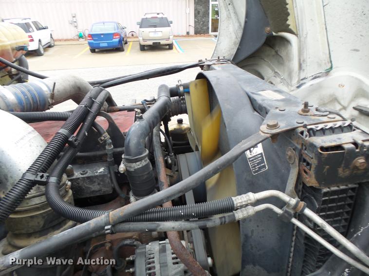 image for item DB9942 2003 Freightliner Columbia semi truck