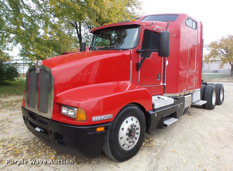 image for item DB9944 1995 Kenworth T600 semi truck