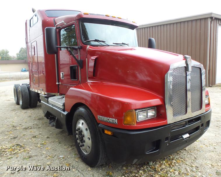 image for item DB9944 1995 Kenworth T600 semi truck